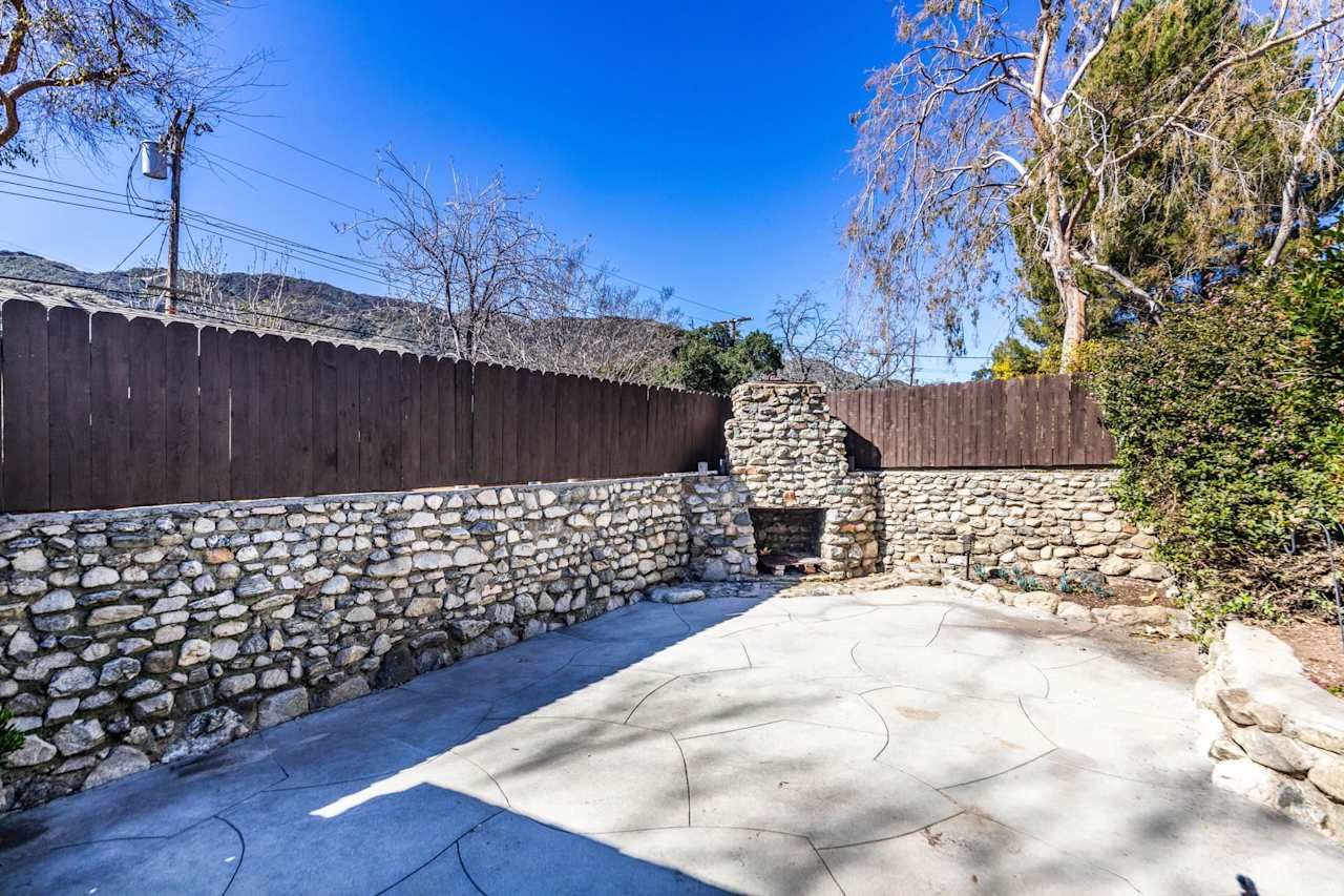 3430 MONTROSE Avenue