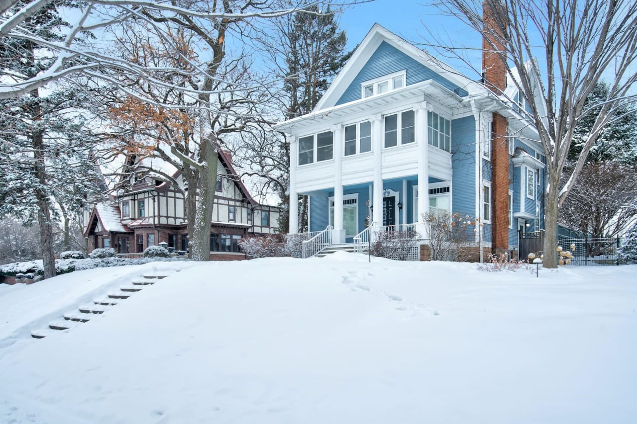 2288 W Lake of the Isles Parkway