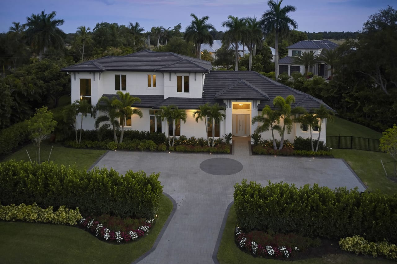 662 Banyan Blvd Naples, FL 34102 5 Beds, 5 Baths Michael G