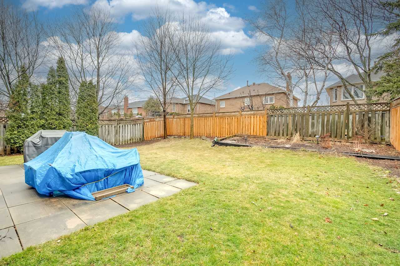 1307 Roseberry Crescent Oakville, ON L6M 1W2 Goodale Miller Team