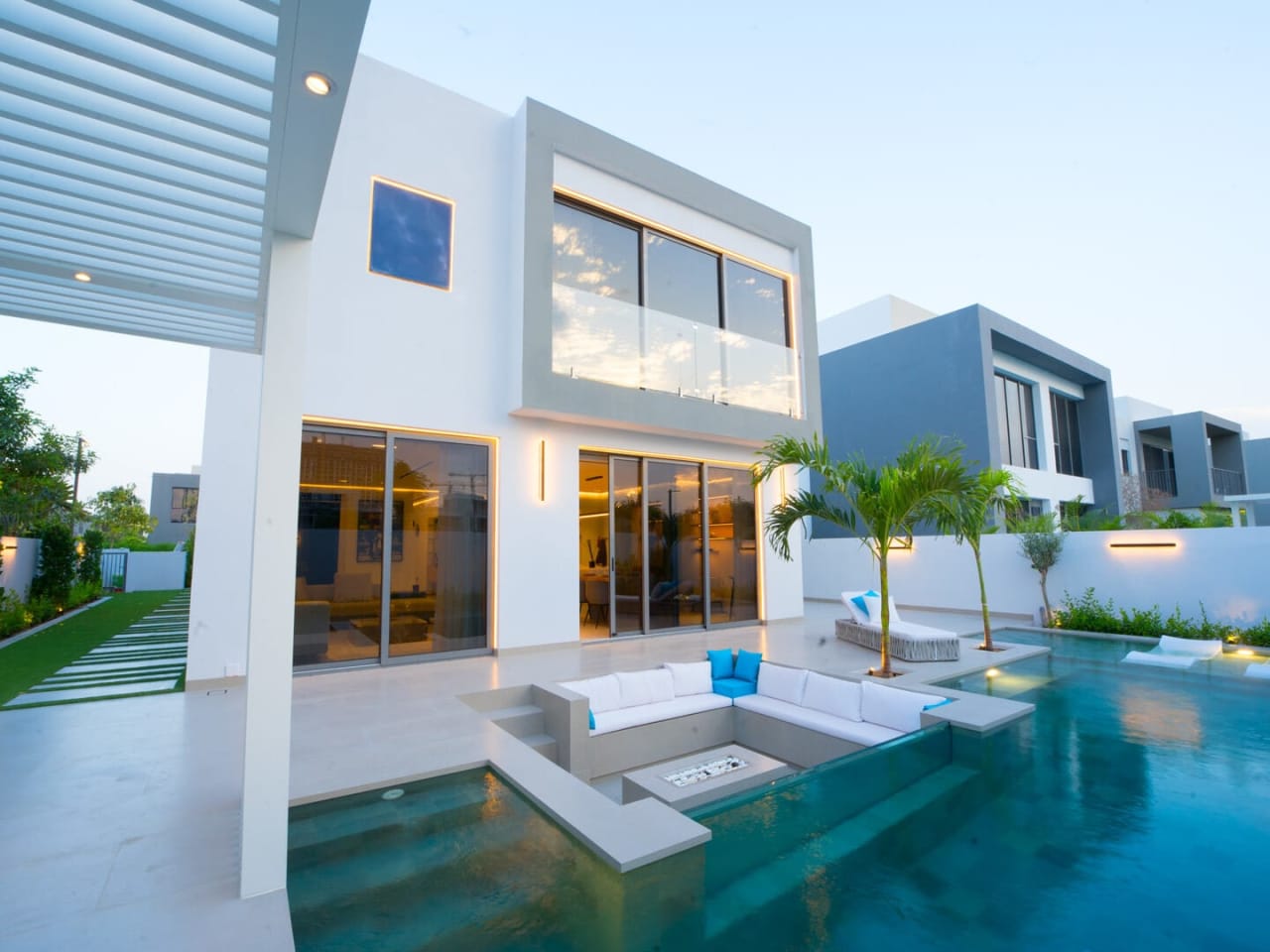 Villa Estro Dubai Hills 4BR Rewnovation with Cinema Room