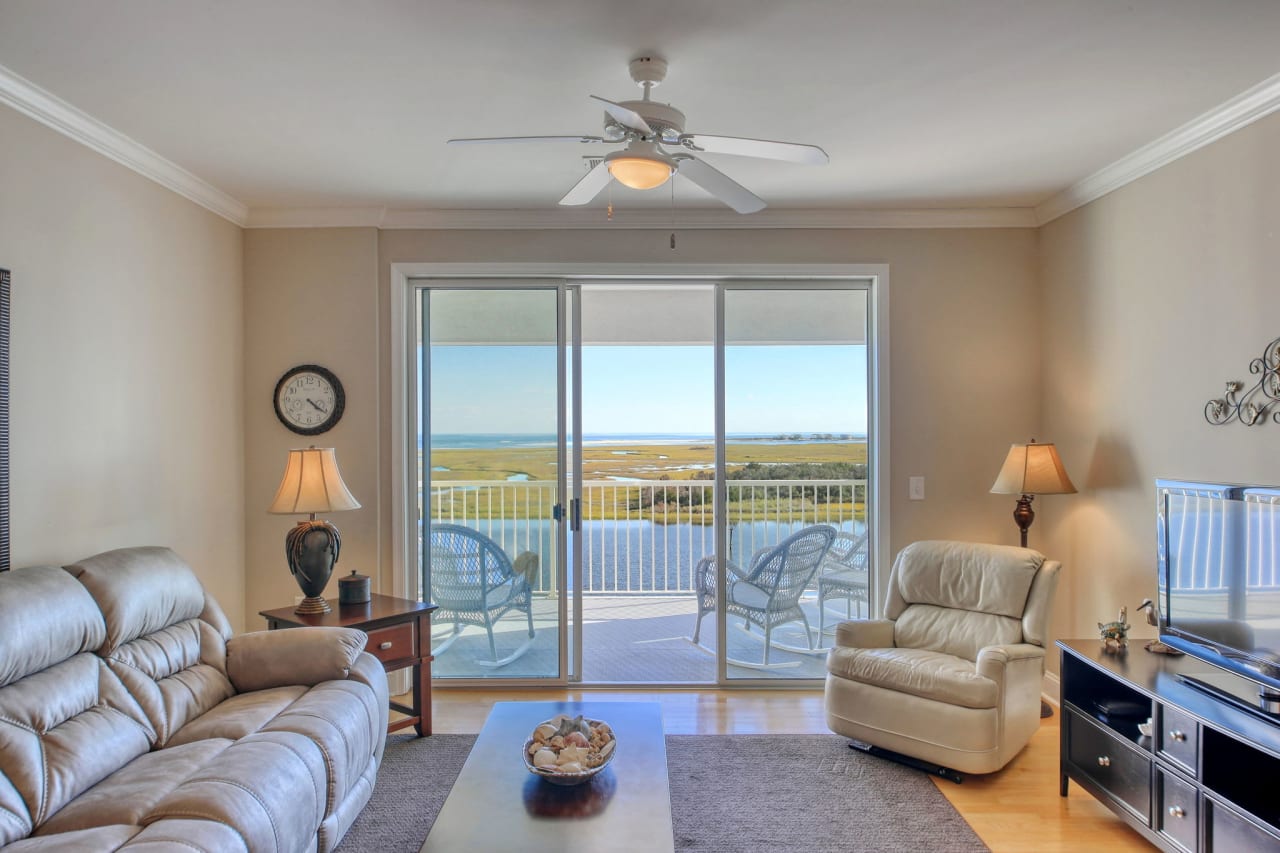 Beautiful Condo Overlooking the Intracoastal Waterway in Ocean Isle Beach