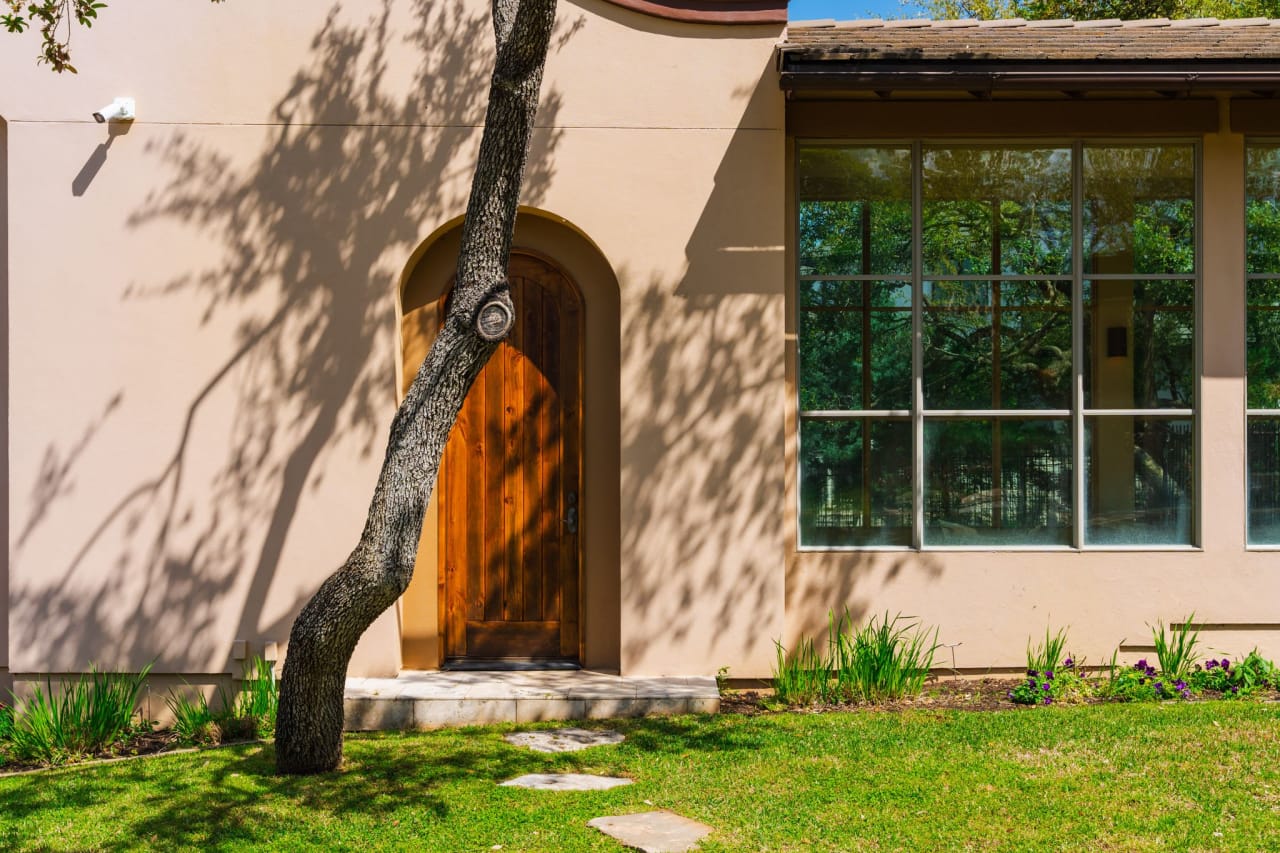 Gated Estate in Seven Oaks