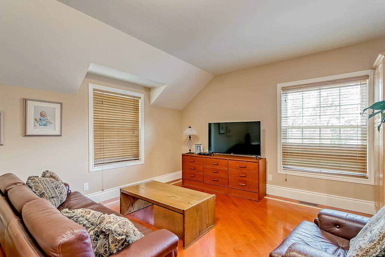 282 Chartwell Road | Oakville, ON L6J 3Z9 | Goodale Miller Team