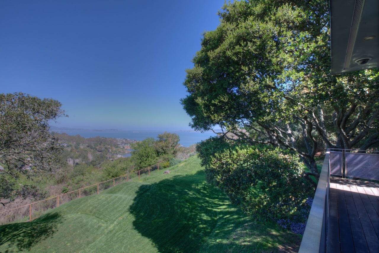 Tiburon's Award-Winning Modern Masterpiece-       Represented Seller