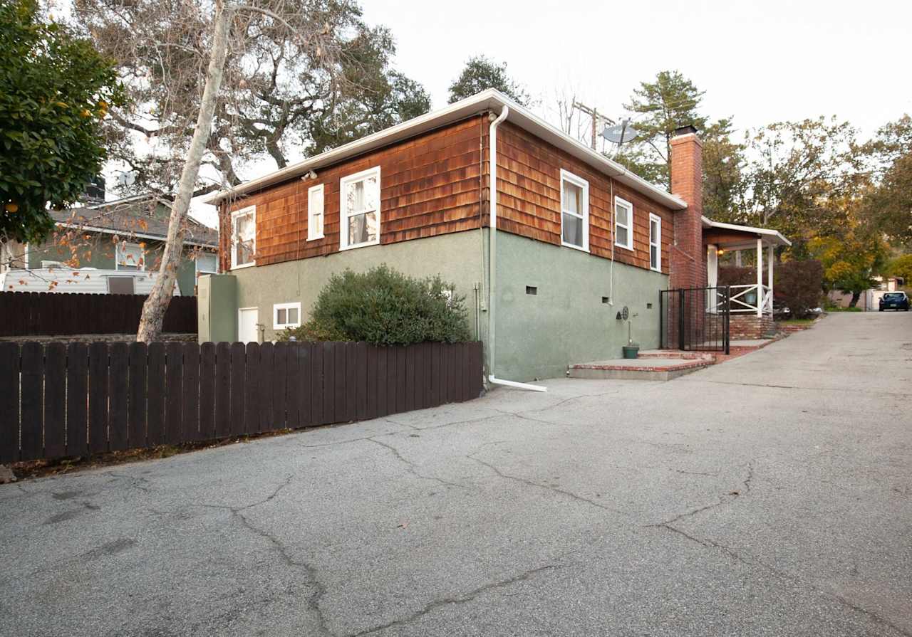 3430 MONTROSE Avenue