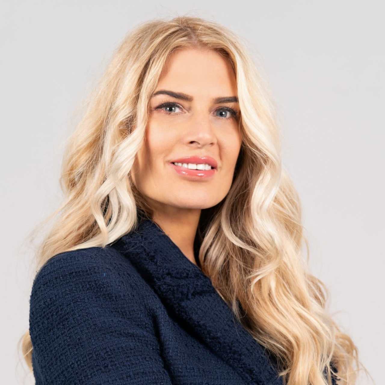 Maureen Reynolds SERHANT.