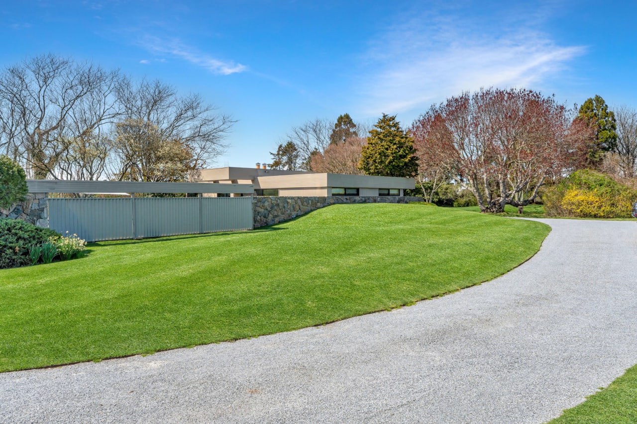 A Norman Jaffe Stunner in Bridgehampton Can Be Your Summer Getaway for $90,000