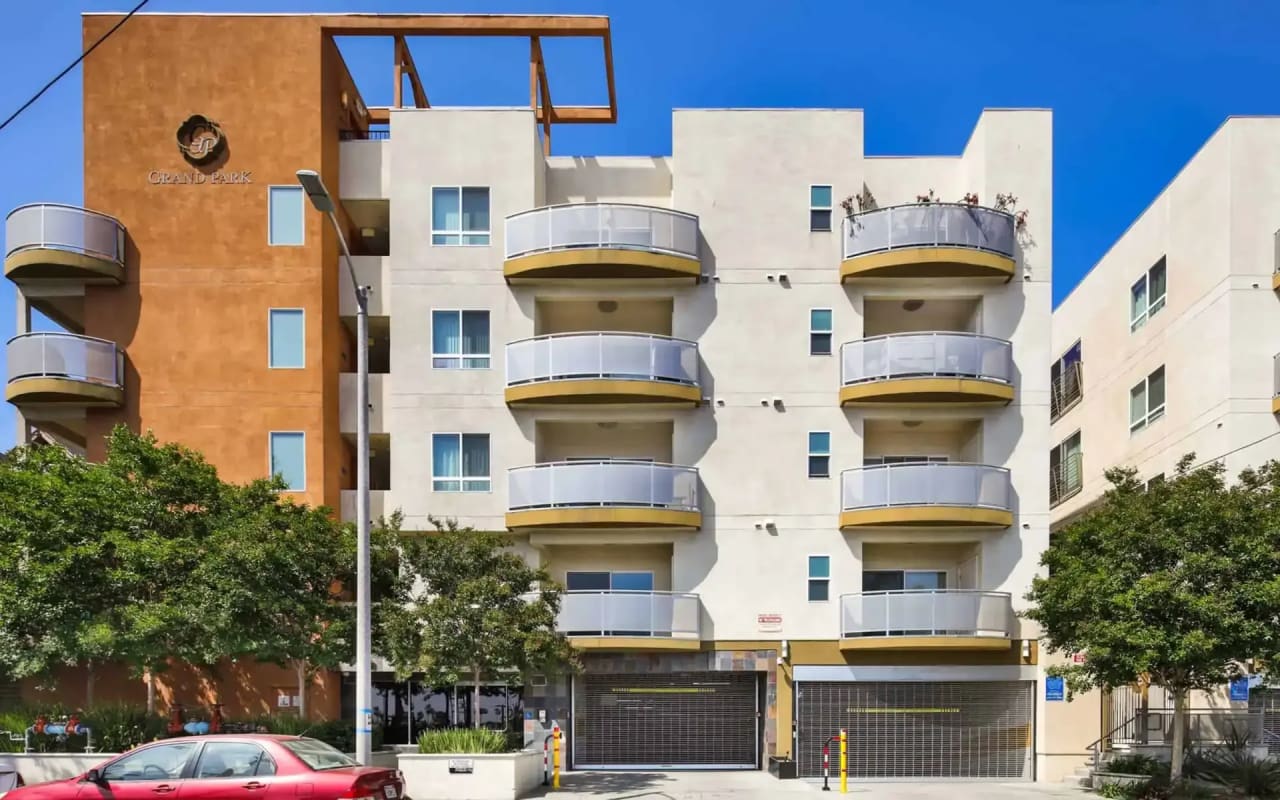 Jonathan Yuen Iota Realty