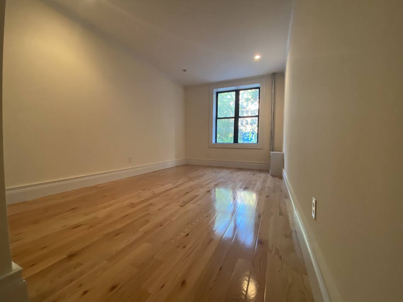 STREET Nicholas AVENUE