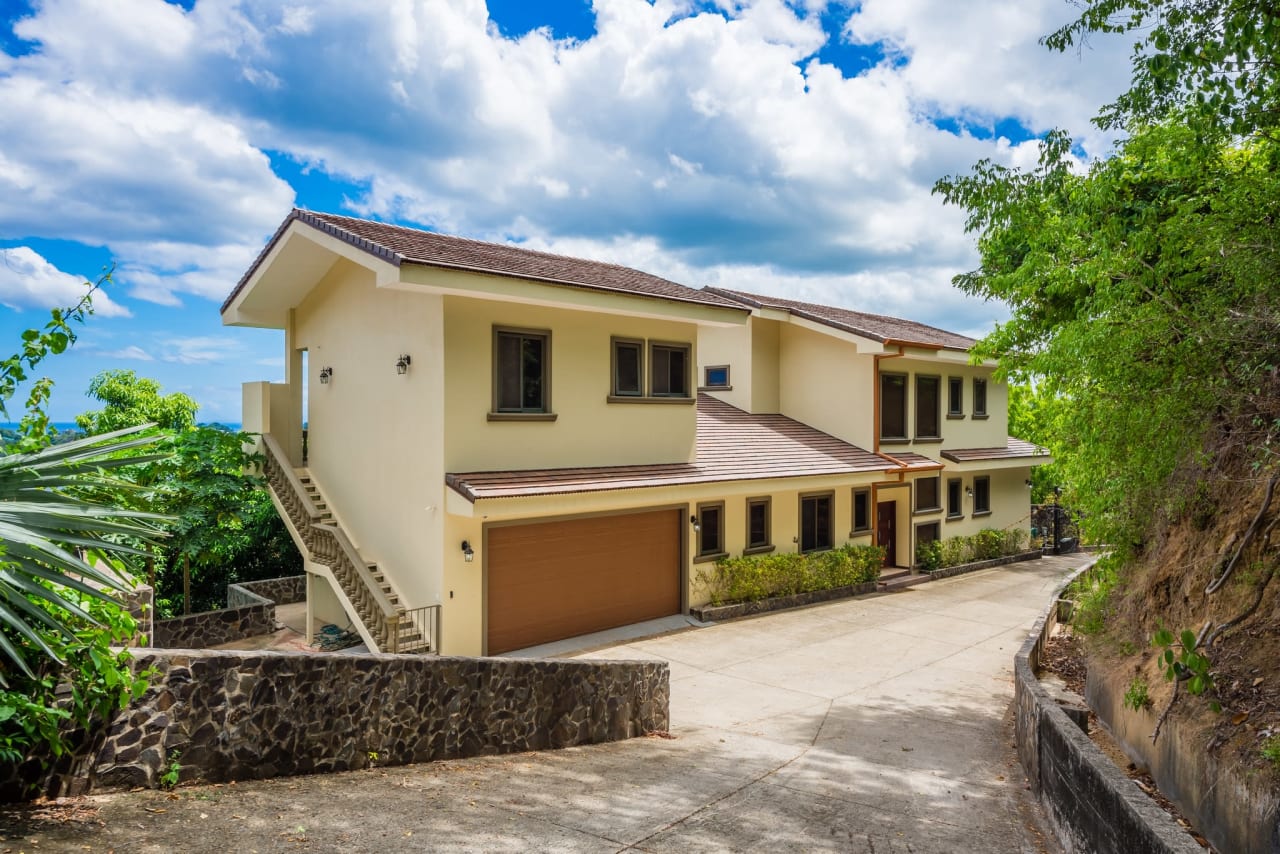 Exquisite View Home in Flamingo