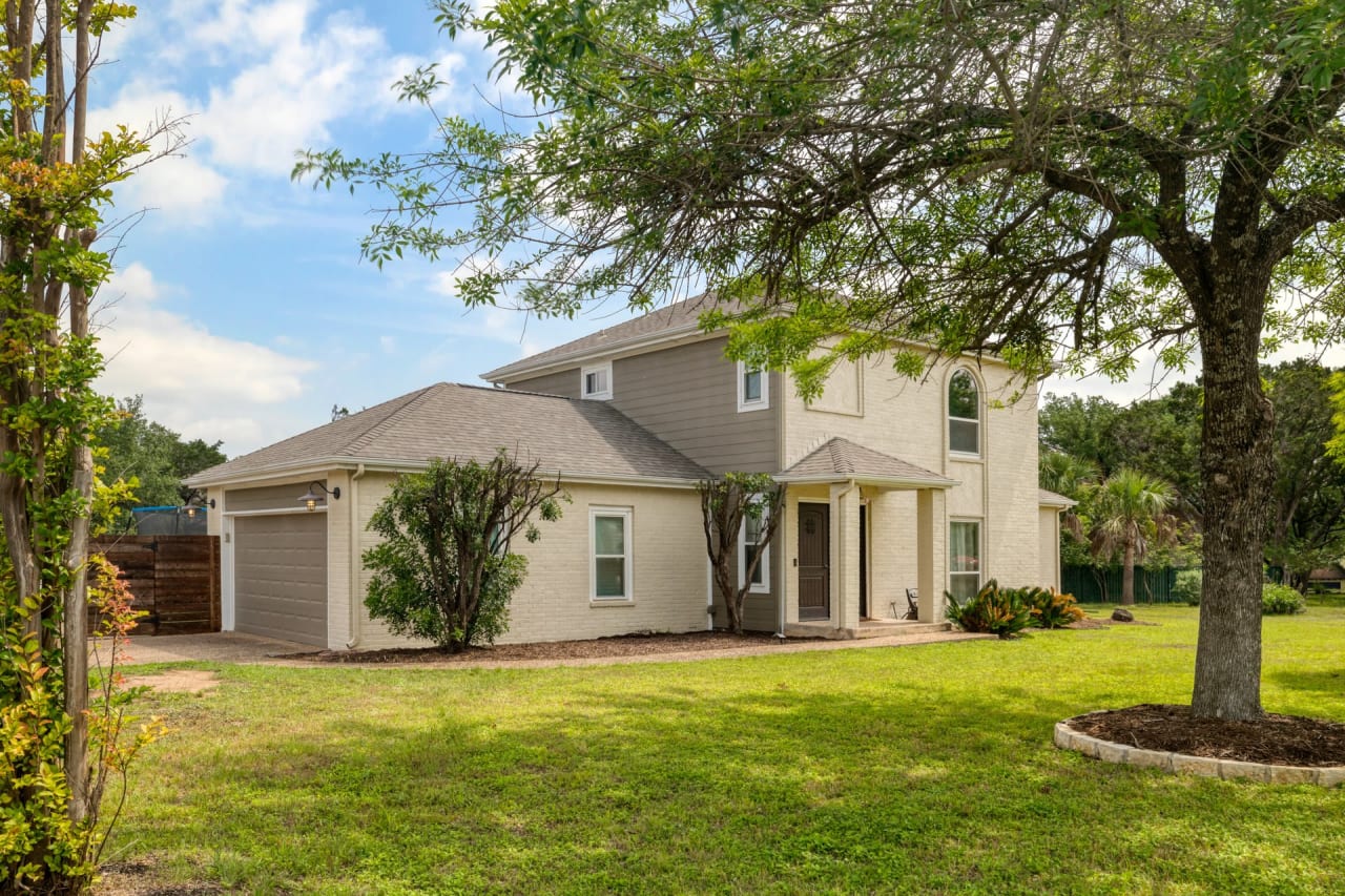 104 Orion St., Lakeway, TX 78734