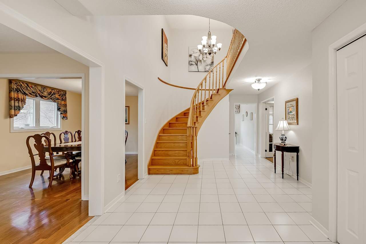 1307 Roseberry Crescent Oakville, ON L6M 1W2 Goodale Miller Team