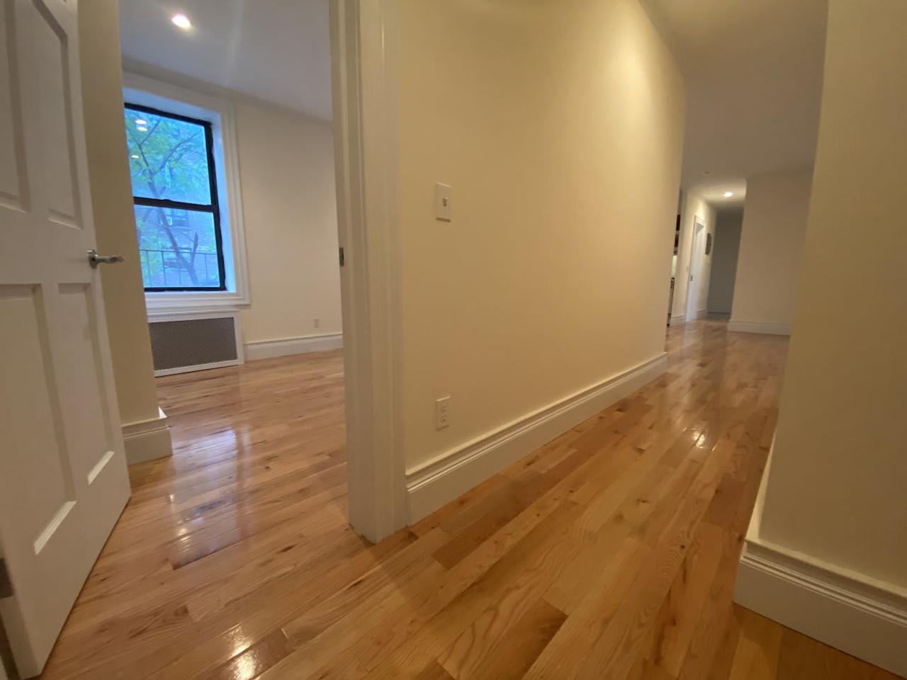 STREET Nicholas AVENUE