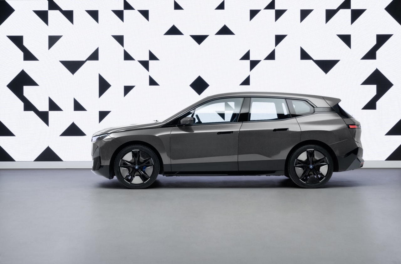 New BMW is a Color-Changing Chameleon