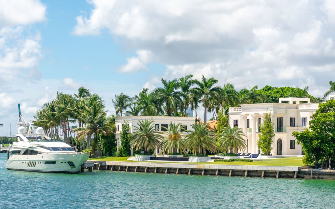 Luxury Living: Unveiling Sarasota's Premier Neighborhoods