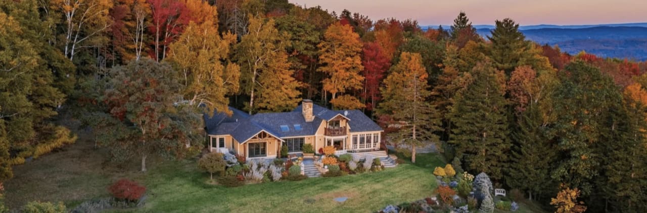 Autumnal Equinox: 5 Beautiful Homes With Fall Foliage