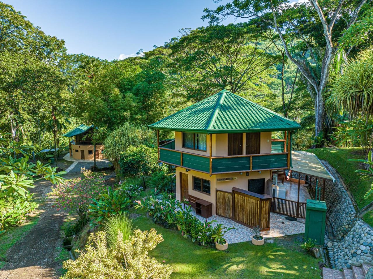 Uvita, Jungle Retreat Center on the Uvita River. Private and 17 Acres