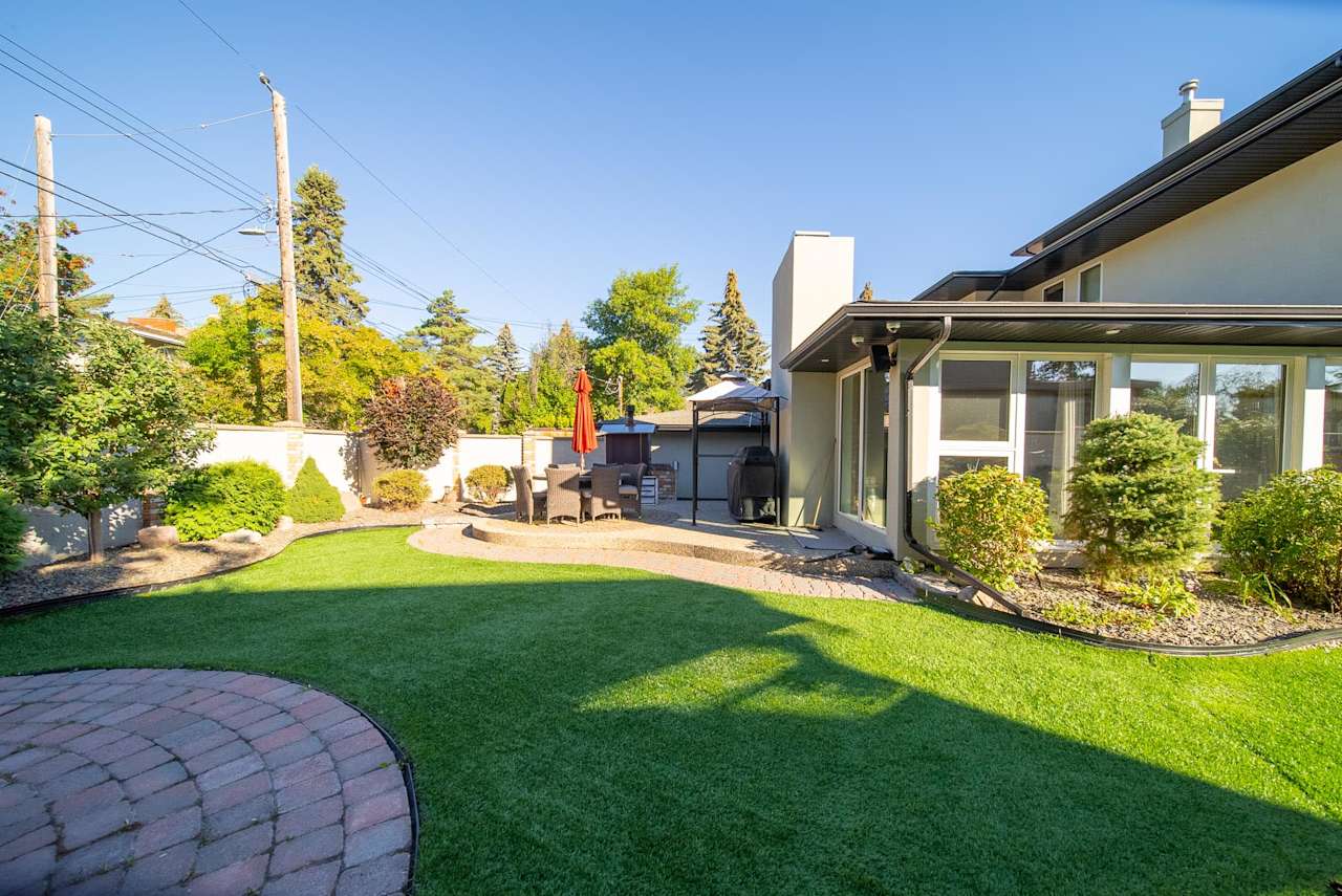 9028 Valleyview Dr NW Edmonton, AB T5R 5T6 4 Beds Rimrock Real Estate