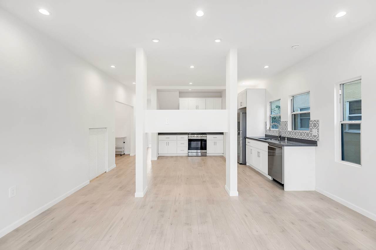 122 1/2 North Park View Street