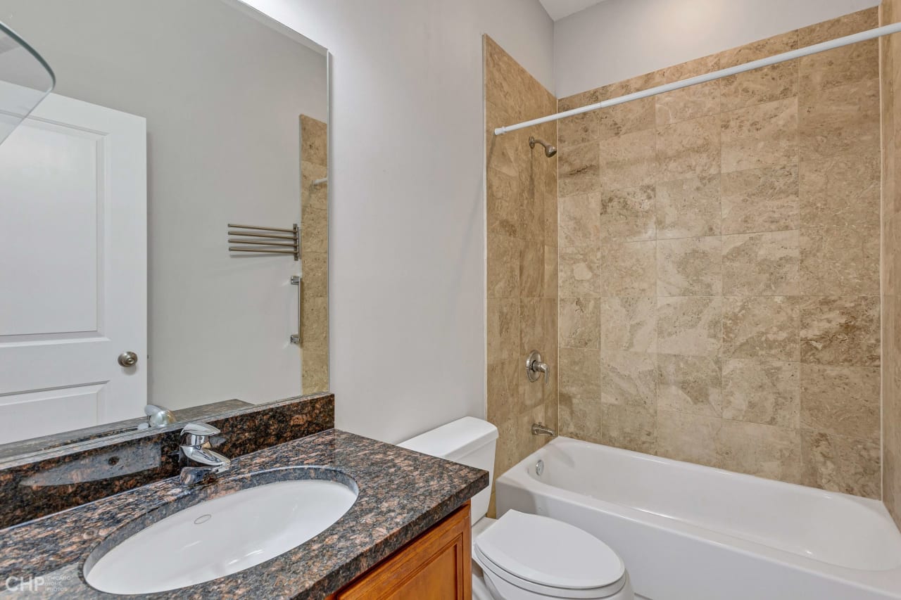 3031 W ARMITAGE Avenue Unit: 2