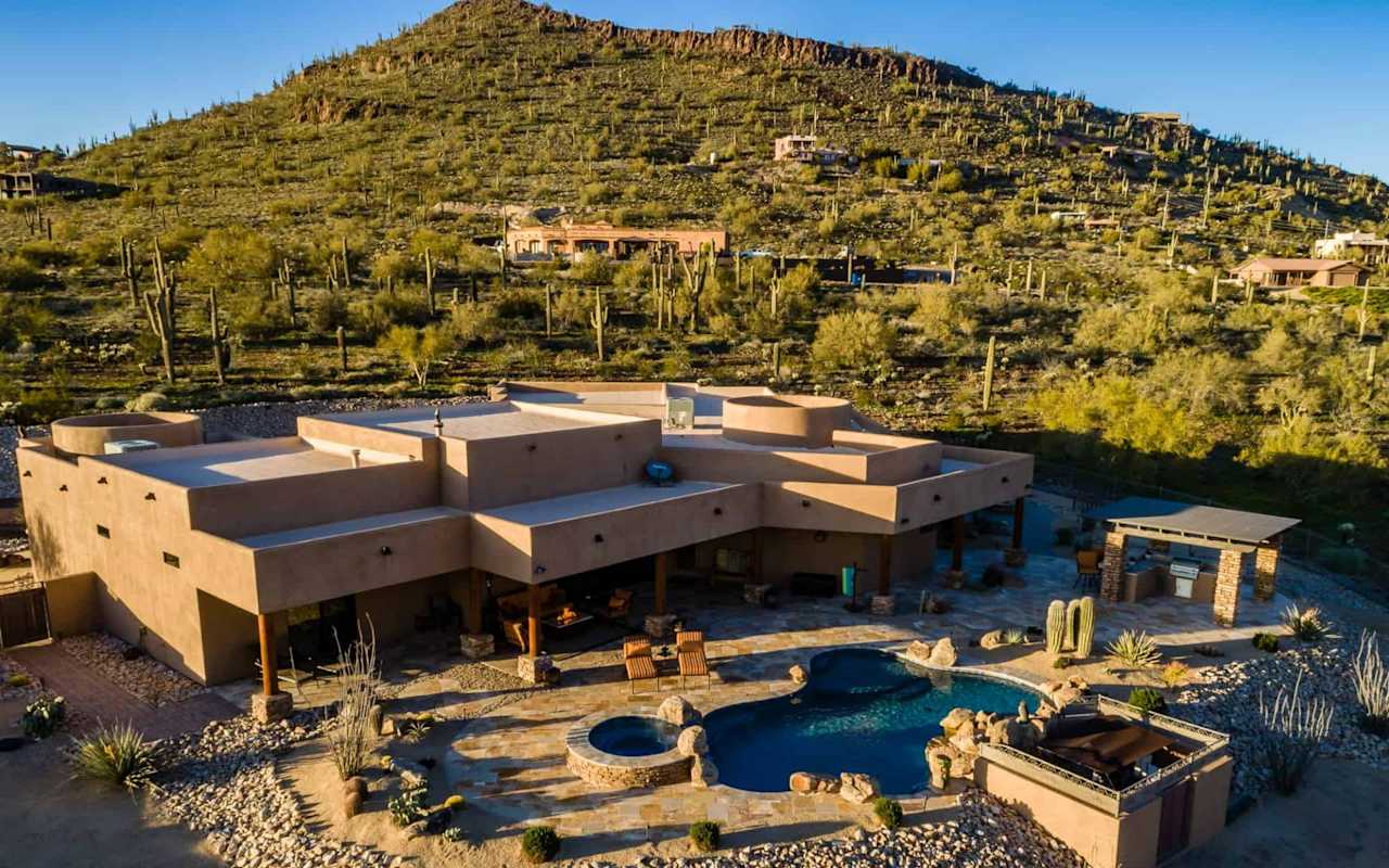 Desert Hills Neighborhood Guide