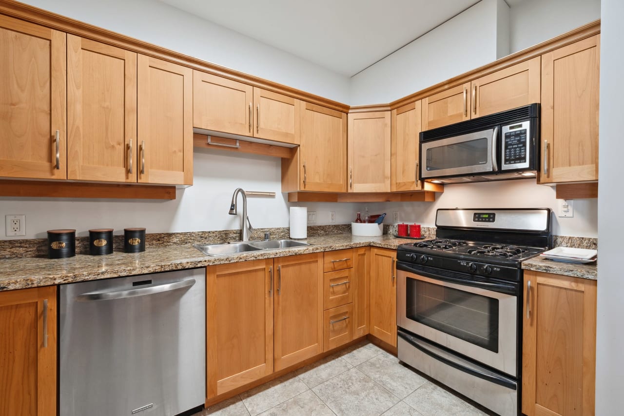 574 48th Street, Unit 204