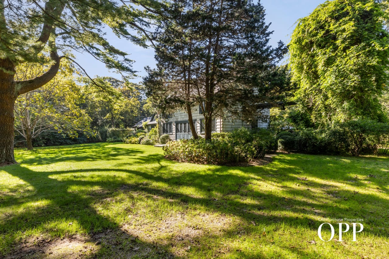 AN EXQUISITE CARRIAGE HOUSE