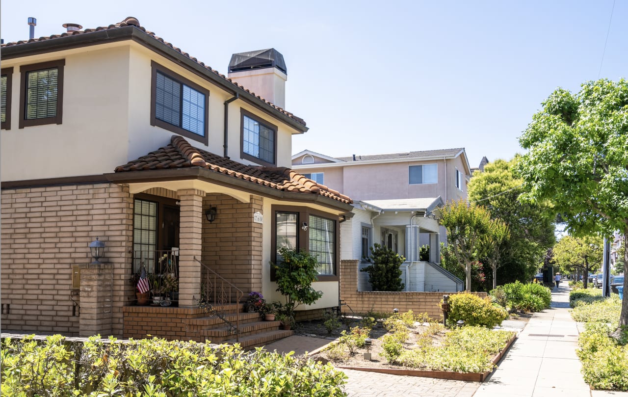 Crafting Curb Appeal: Preparing Your Home for Sale in San Carlos, Belmont, and Redwood City