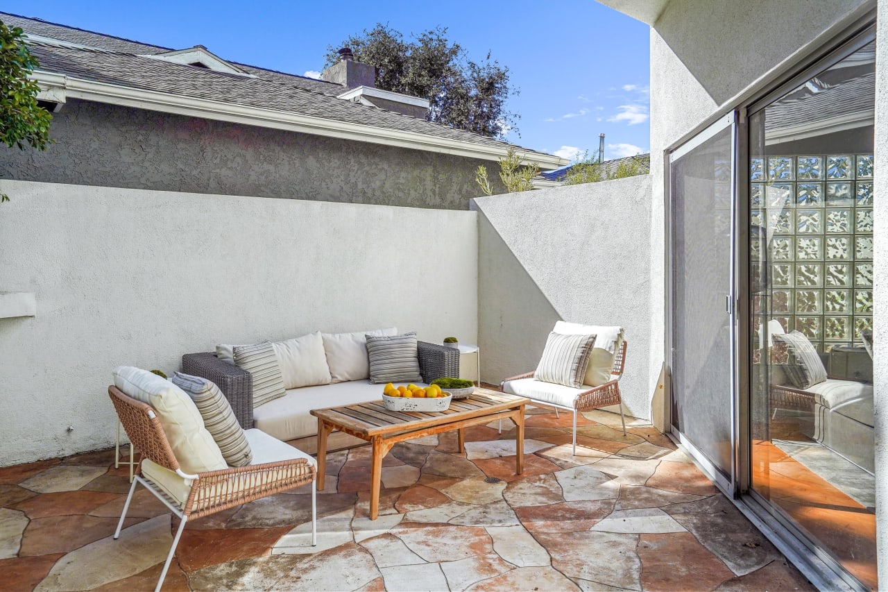 Santa Monica Townhouse Rochelle Maize Beverly Hills Real Estate Agent