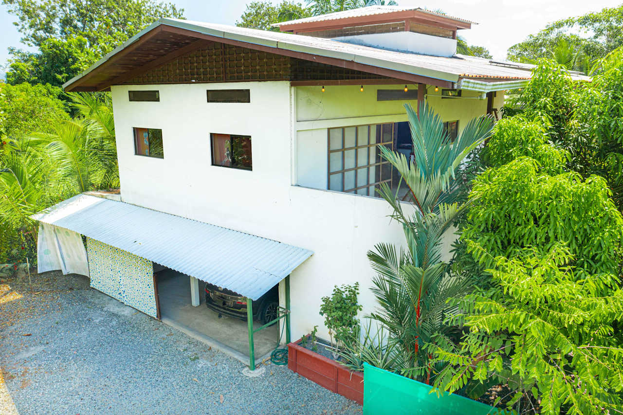 Excellent Rental Home in Gated Property Near Bandera Beach in Parrita