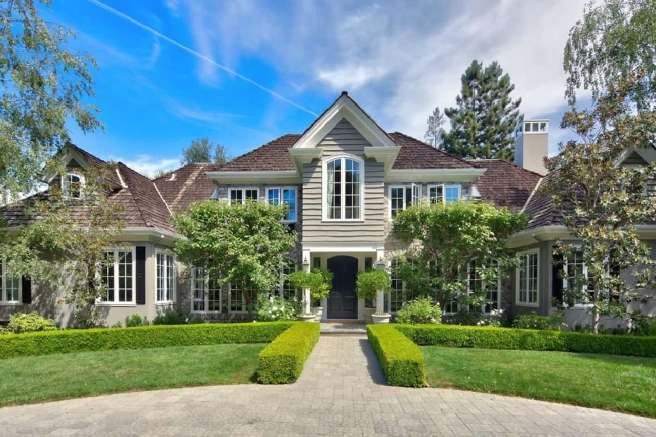 Laundry-Room-Traditional-Southern-Colonial-Revival-Home-in-Atherton-California-by-Tim-Barber-Ltd-Architecture-and-Artistic-Designs-for-Living-Tineke-Triggs  - The Glam Pad