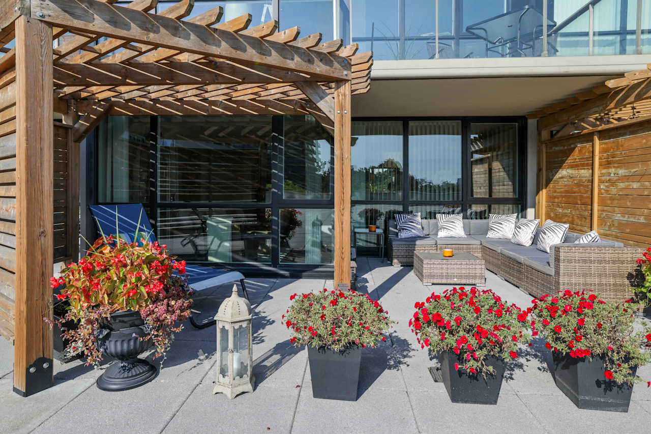 Fully Renovated Condo For Lease in Downtown Burlington Kate