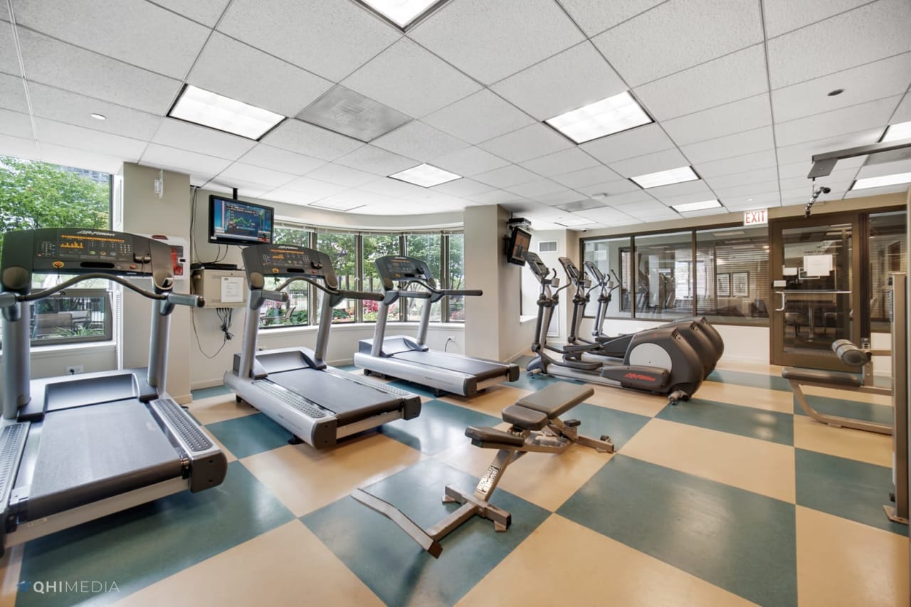 picture-of-gym-at-400-n-lasalle-dr-river-north