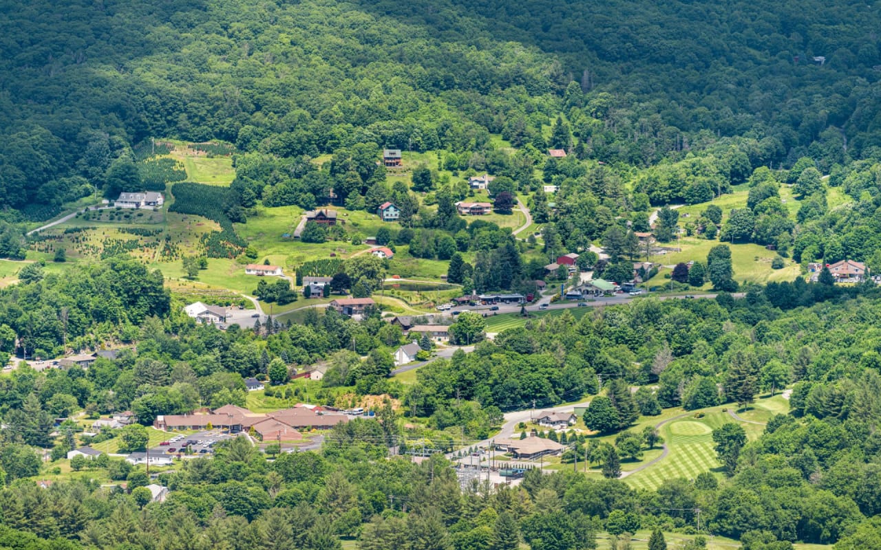 Banner Elk Real Estate Baker Realty of Lenoir, Inc.