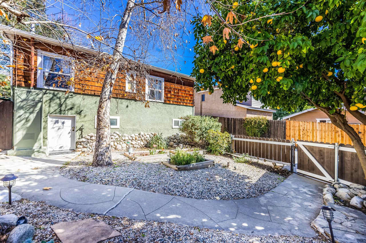 3430 MONTROSE Avenue