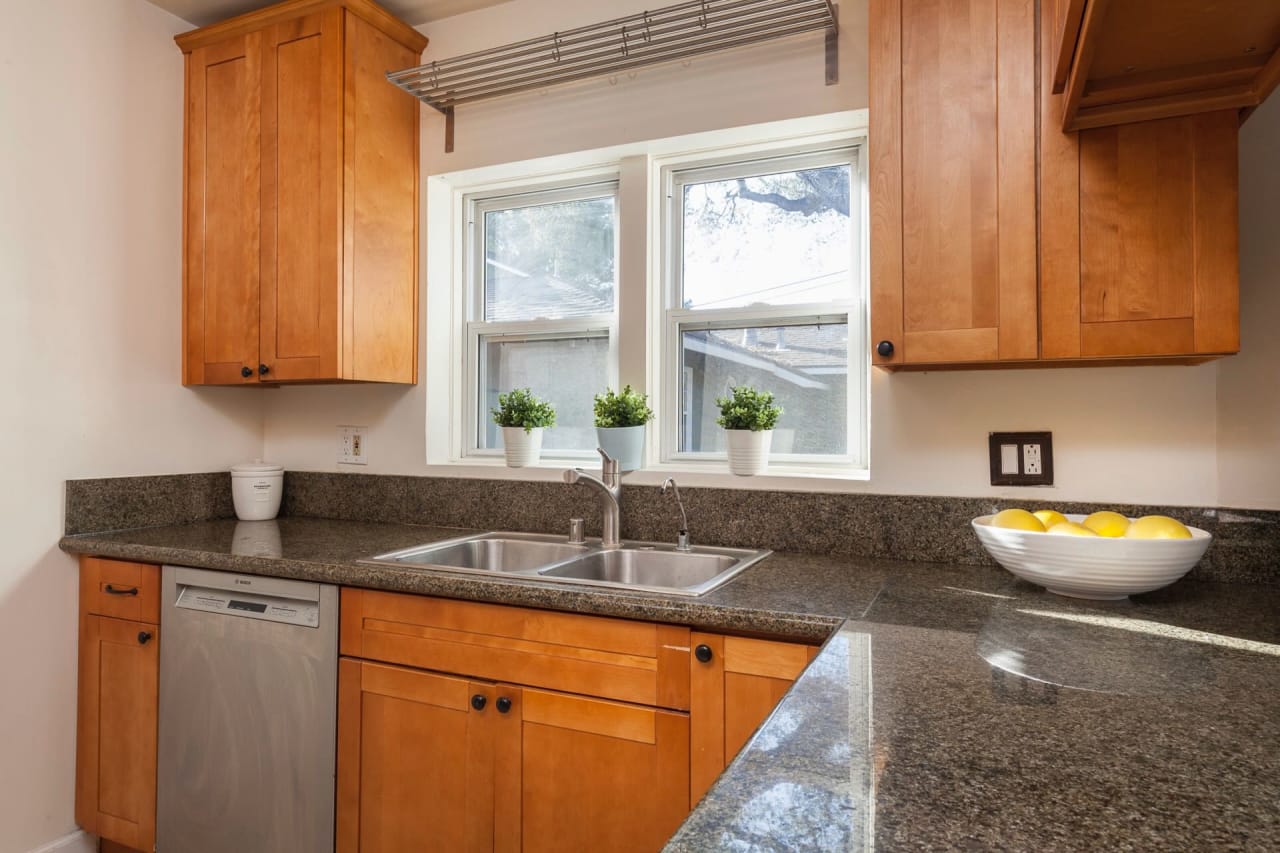 3430 MONTROSE Avenue