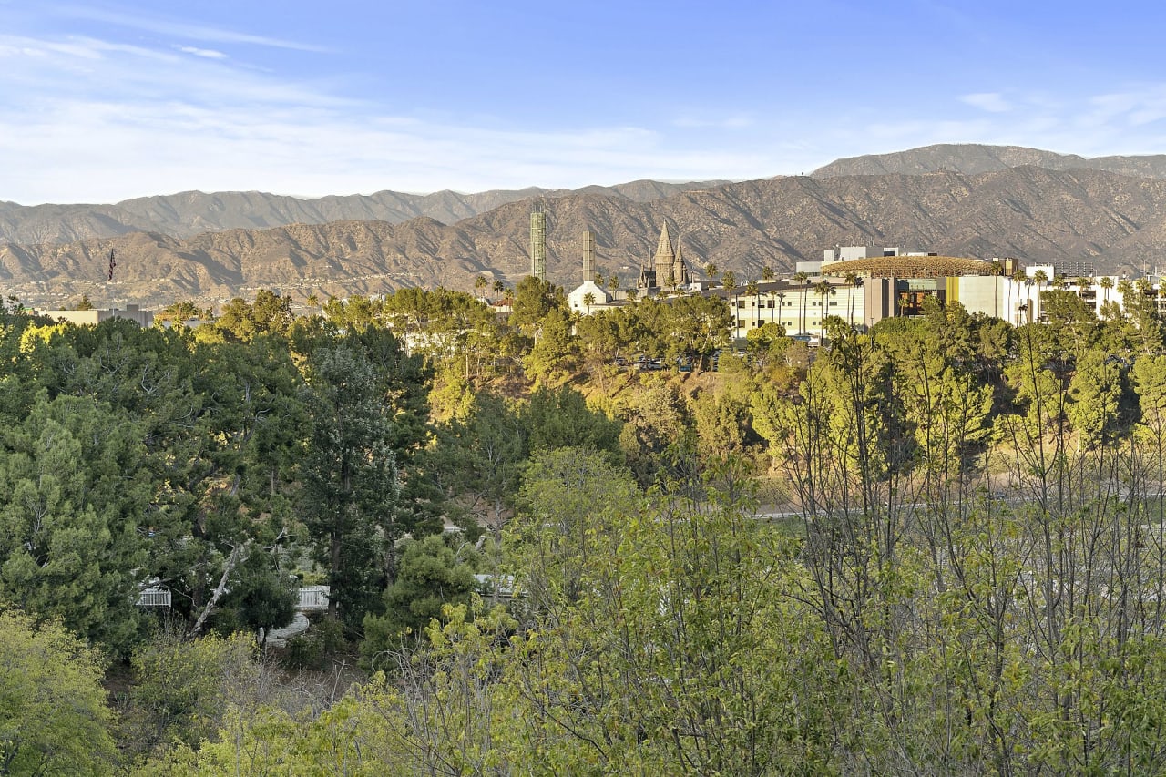 Hollywood Hills Skyline Estate 