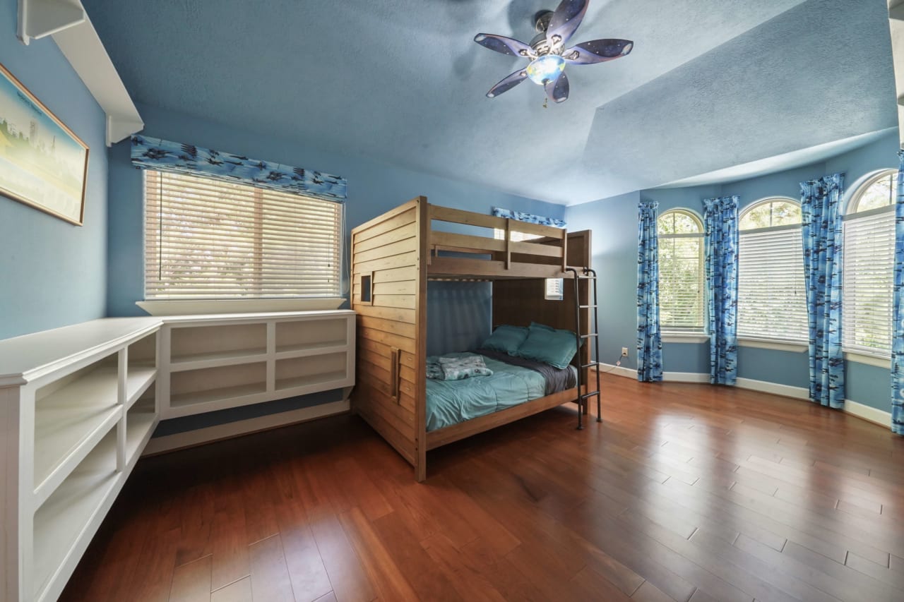 Great large bedroom with bay window, built-in shelves, and ensuite bath.