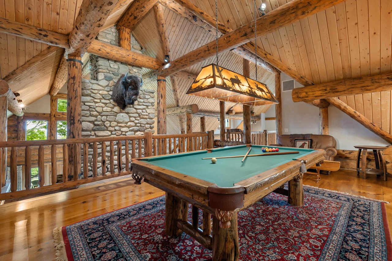 Exceptional Mountain Log Home