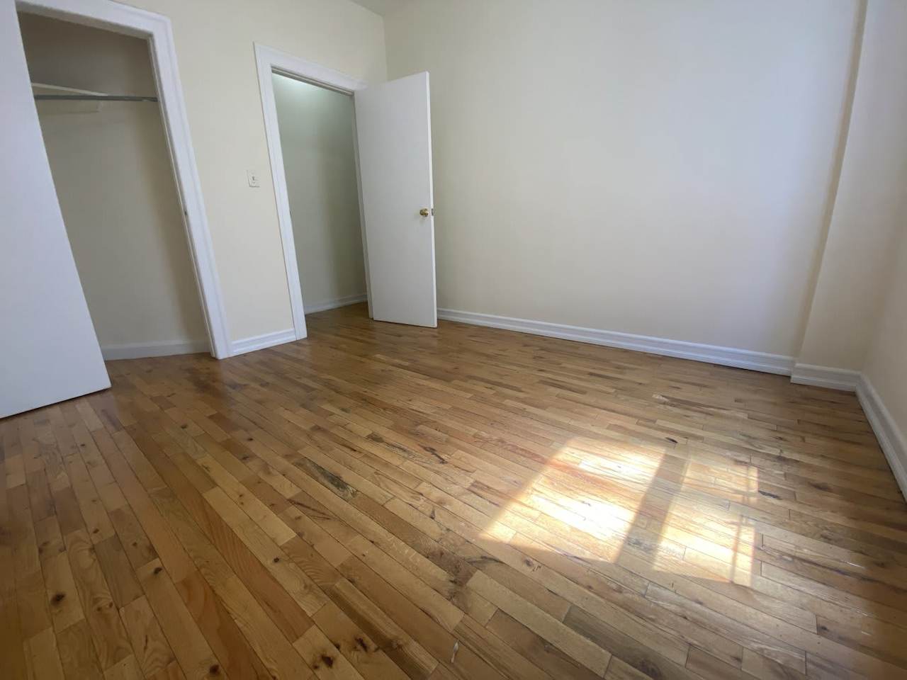 STREET Nicholas AVENUE