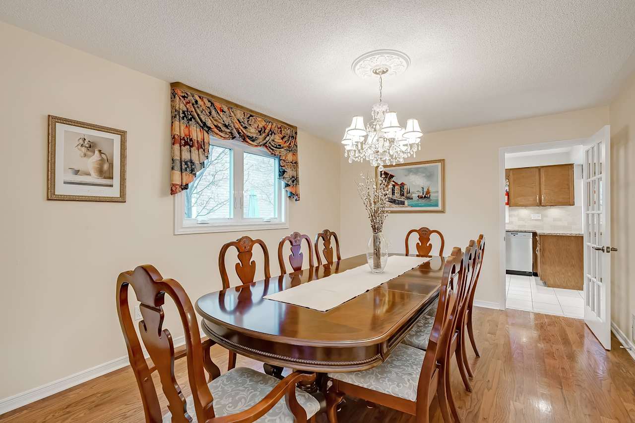 1307 Roseberry Crescent Oakville, ON L6M 1W2 Goodale Miller Team
