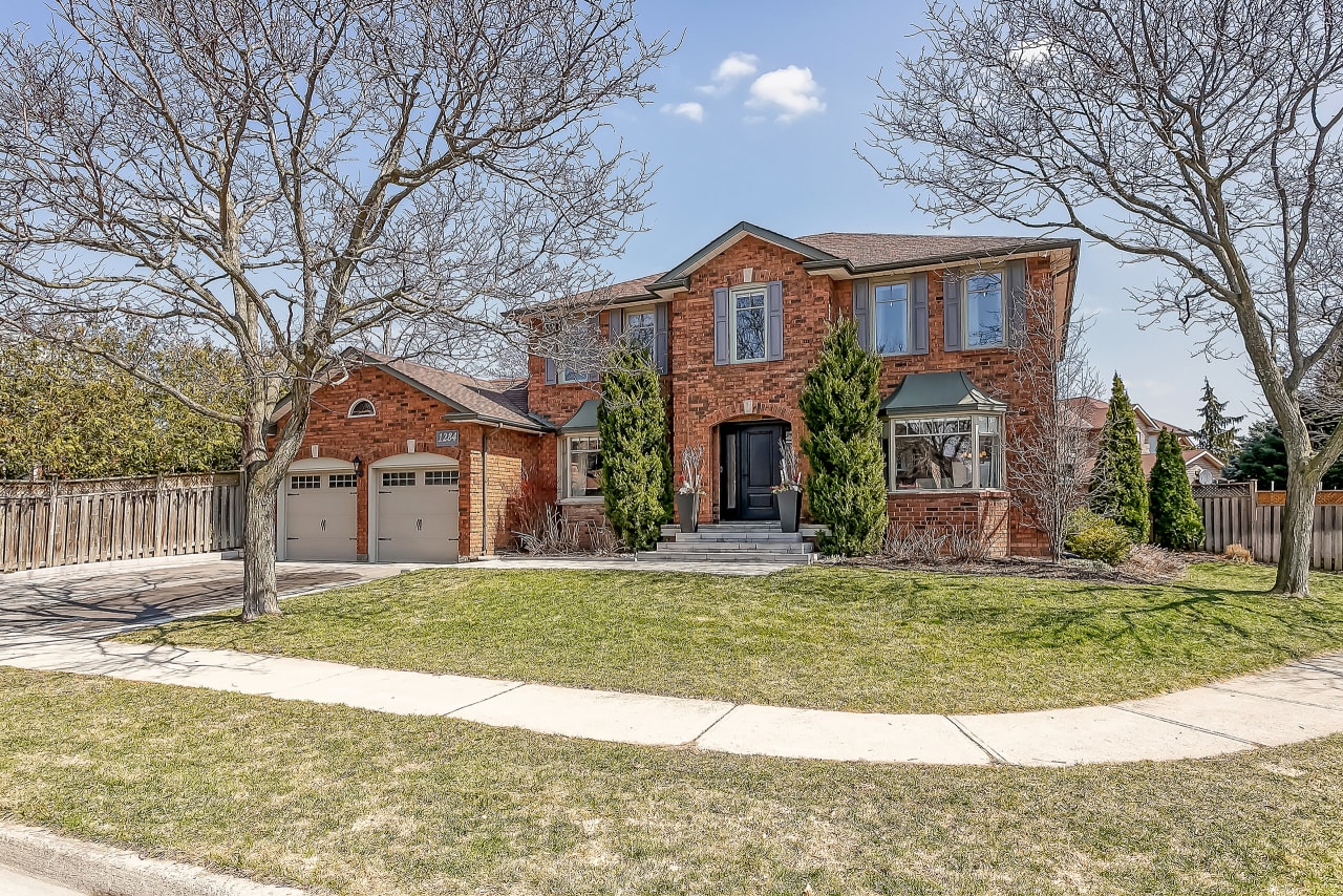 1284 Old English Lane Oakville, Ontario L6M 2P6 Goodale Miller Team