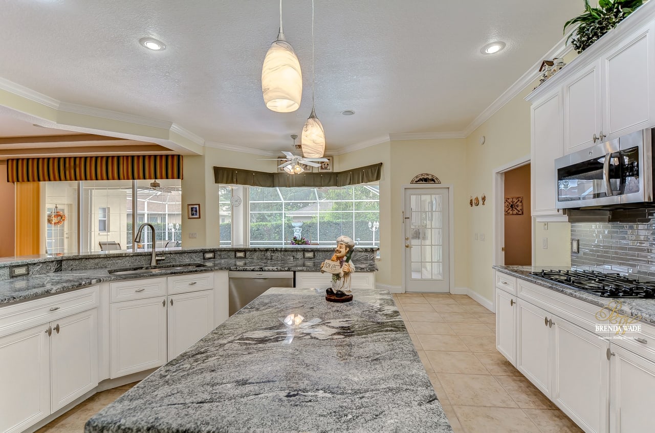 721 Citrus Wood Lane Valrico, FL 33594 Brenda Wade Team