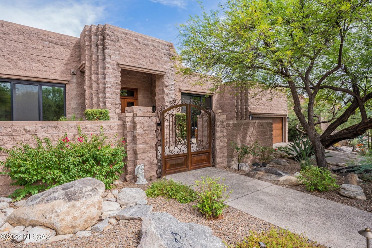 Caroline Freedman Tucson Real Estate Agent Gray St. Onge