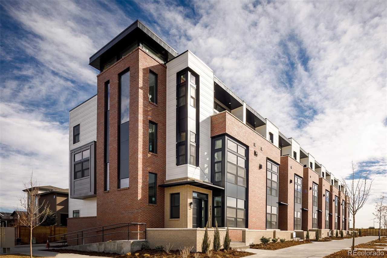 6809 E Lowry Boulevard