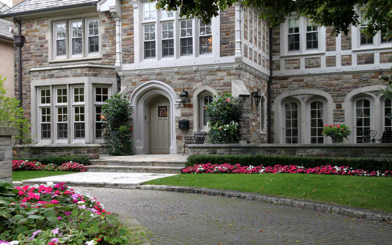 Myers Park: Tradition and Beauty, Minutes from Downtown Charlotte - Mansion  Global