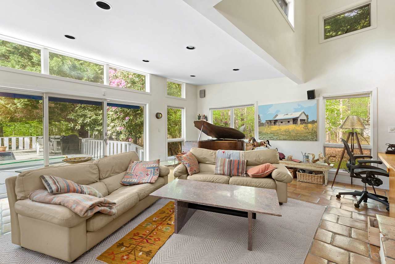 East Hampton with a pool Michael Petersohn East Hampton Real Estate