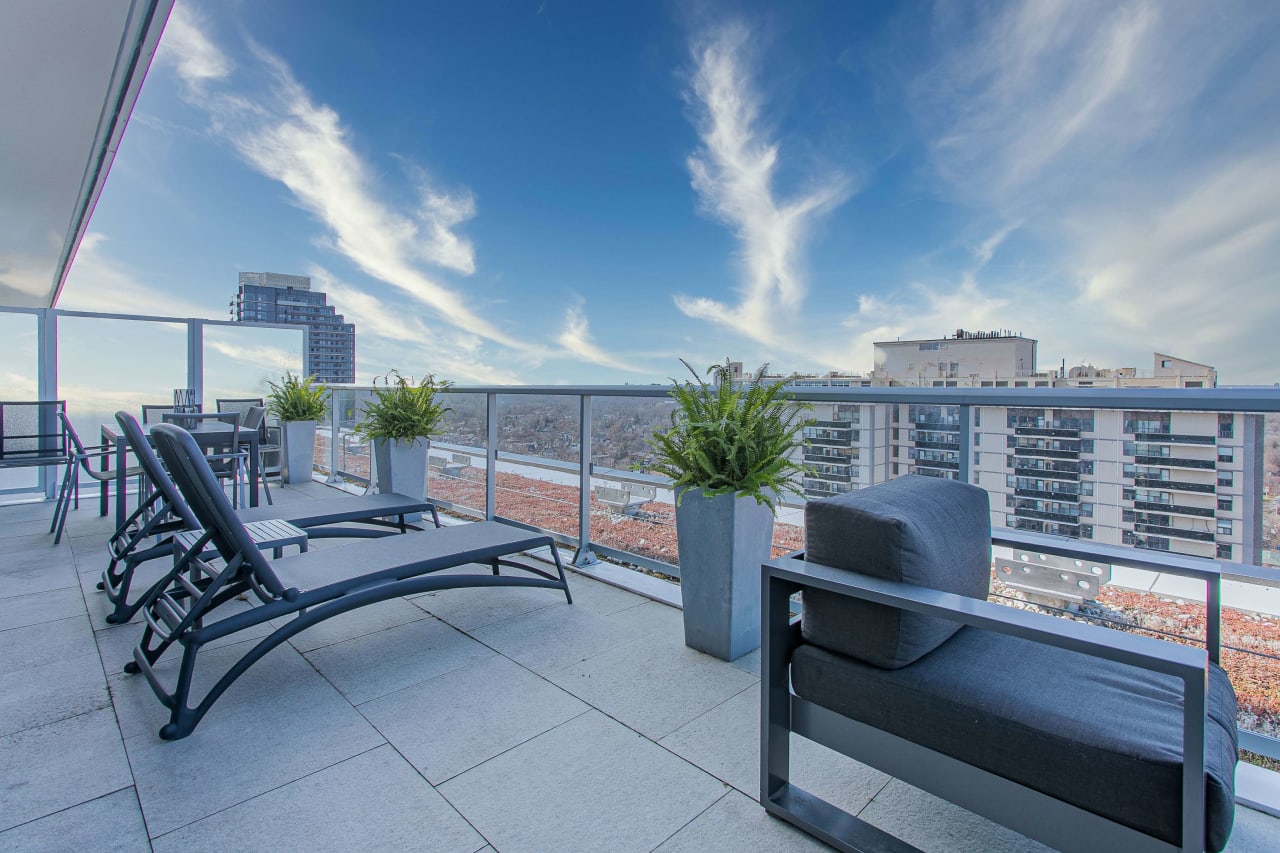 Skyline Sanctuary With Huge Terrace