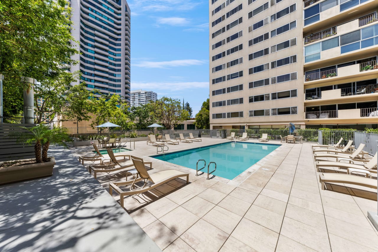 10450 Wilshire Blvd #2E